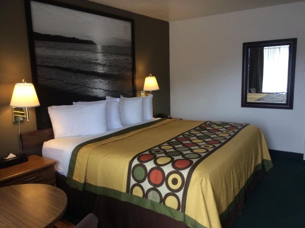 Super 8 by Wyndham Fort Bragg